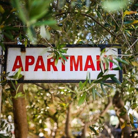 Apartmani Milka Zára Kültér fotó